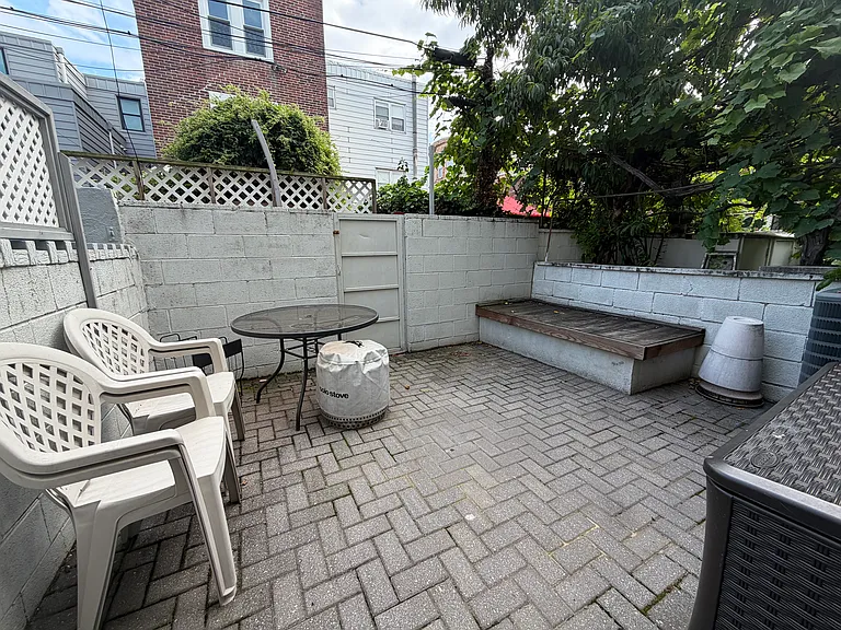 Private, fully enclosed back patio