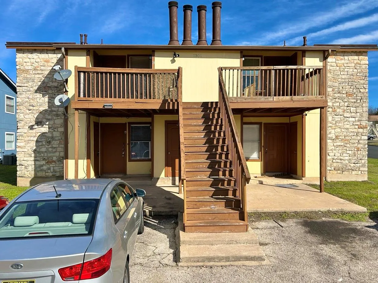 2 bed, 1.0 bath, 780 sqft, $1,050 — Photo 1