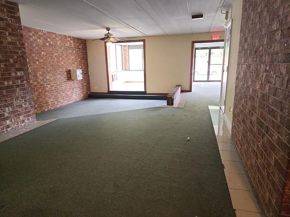2nd image of 5011 Valley Ln APT 409