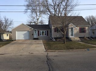 909 W Beacon Ave, New London, WI 54961