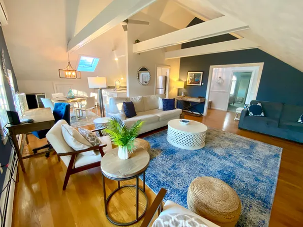 141 Narragansett Ave APT 3B, Newport, RI 02840
