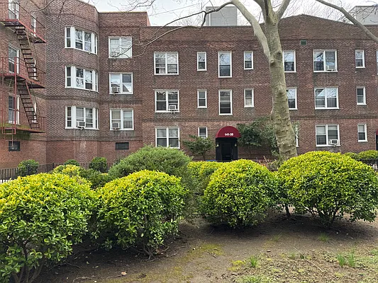 Sold by WRL Realty, LLC | media 25