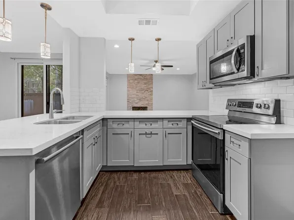 233 Litchfield Ln, Houston, TX 77024