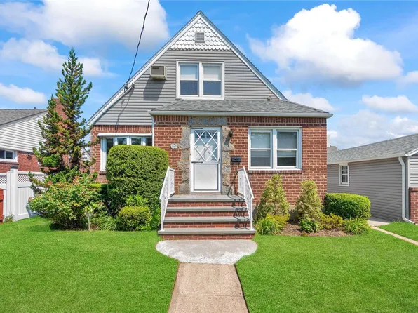 1645 West End Avenue, New Hyde Park, NY 11040