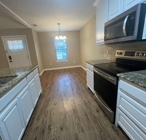 408 W Johnson St — Photo 4