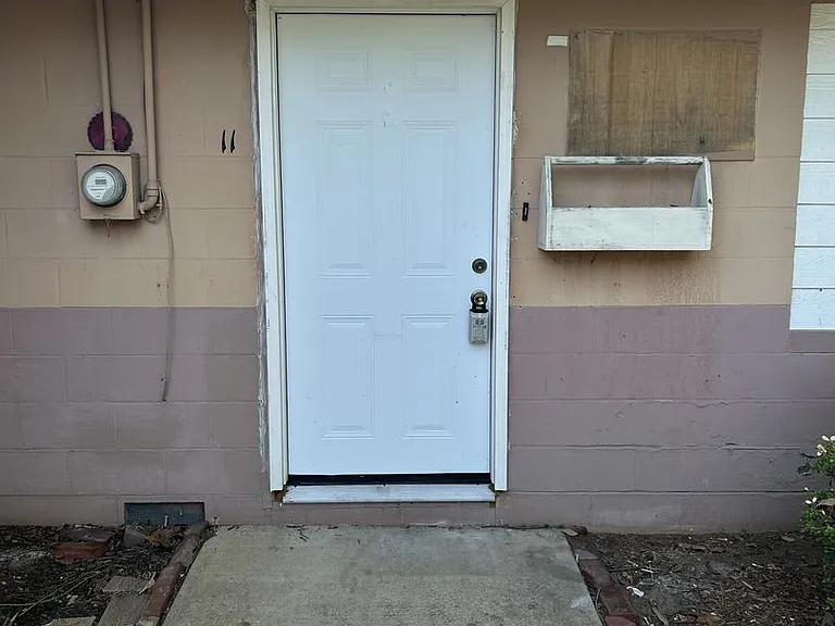 825 S Cherokee St — Photo 2