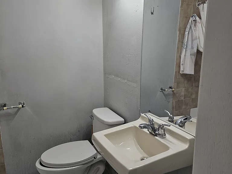 25 Hazel St #7 — Photo 8