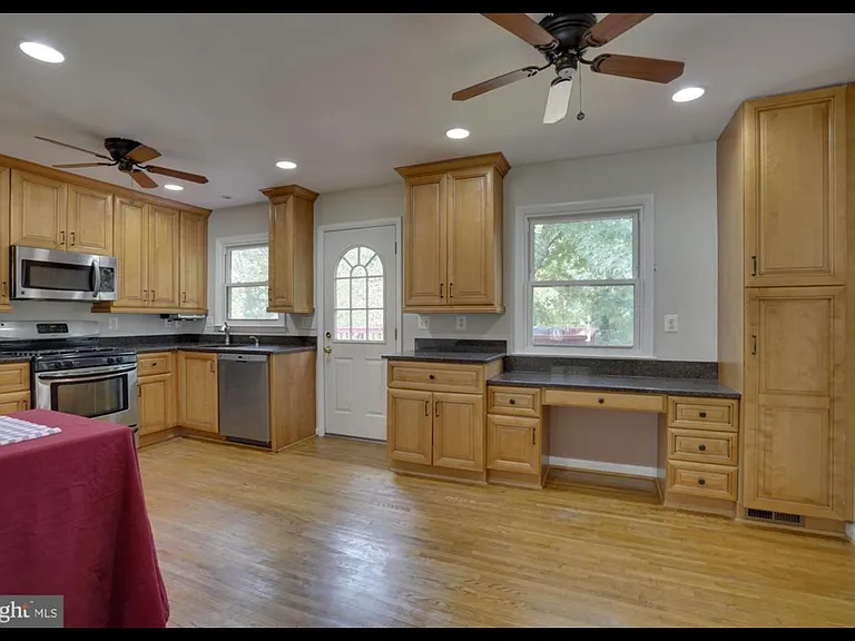 13516 Carmel Ln — Photo 2