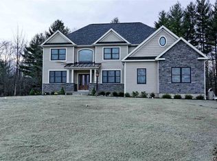 25 Charterpoint Rd, Watervliet, NY 12189