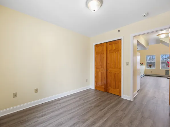 183-26 Booth Memorial Avenue image 3 of 31