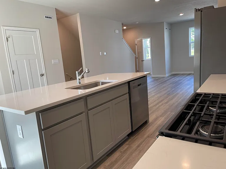 747 Hardman Dr — Photo 8