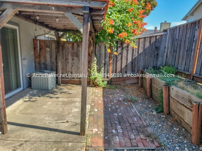 217 Elbridge Ave E — Photo 8
