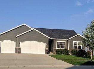 2406 Prairie Walk Dr NW, Palo, IA 52324