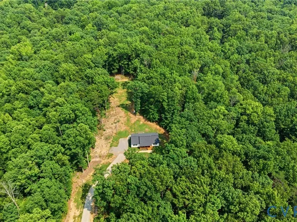 4939 Shannon Hill Rd, Kents Store, VA 23084