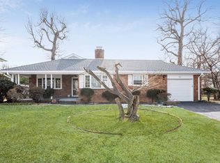 10 Seaman Ave, Glen Cove, NY 11542