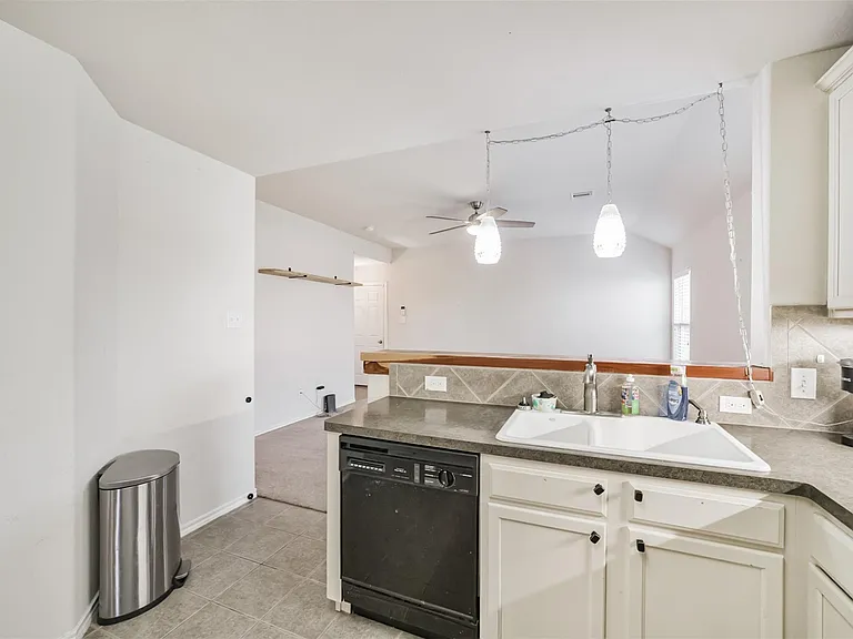 1609 Peach Dale Ct — Photo 10