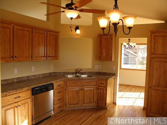 3rd image of 933 Sunrise Ln