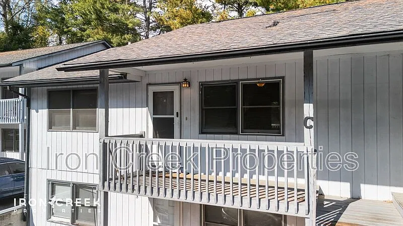 2 bed, 1.0 bath, 840 sqft, $1,295 — Photo 3