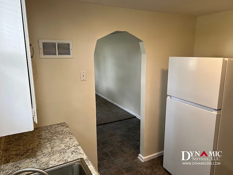 2425 S Norton Ave — Photo 7