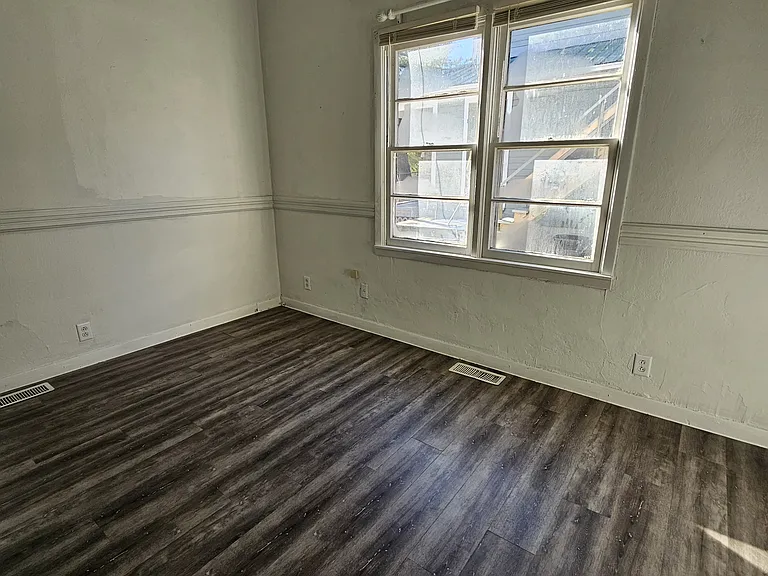 405 W Grimes Ave — Photo 7