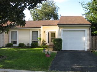 1 Honeybear Ln, Romeoville, IL 60446