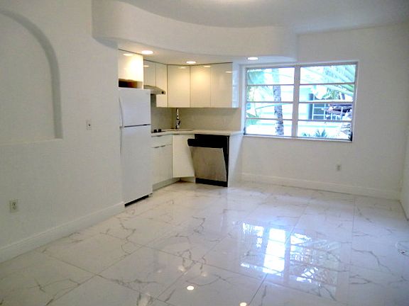 2nd image of 901 Euclid Ave APT 6
