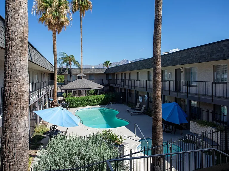 Waters Edge Apartments — Photo 55