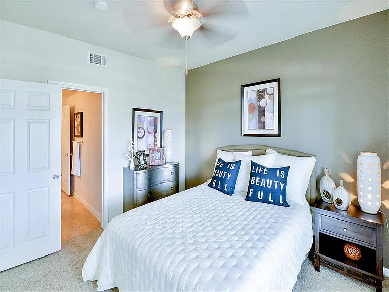 Bentley Place Apartments — Photo 11