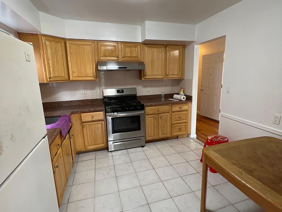 1st image of 13522 Coolidge Ave APT 2