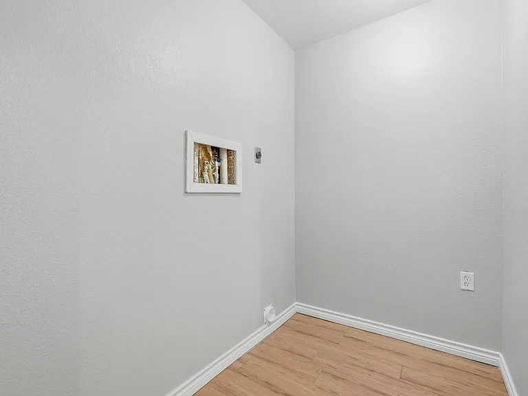 2034 Collins Ave — Photo 11