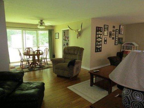 4th image of 1063 N Pine Knoll Dr