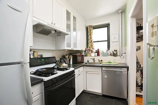 Sold by Akam Sales and Brokerage | media 21