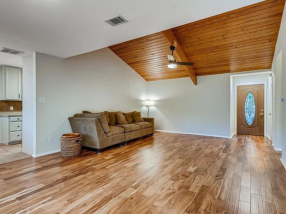 3rd image of 7803 Woodcroft Dr