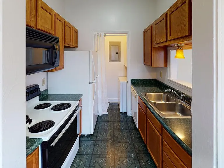 Full Kitchen & Laundry Area