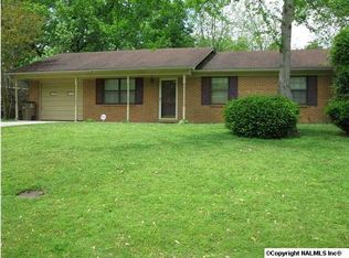 1017 Bedford Dr SW, Decatur, AL 35601