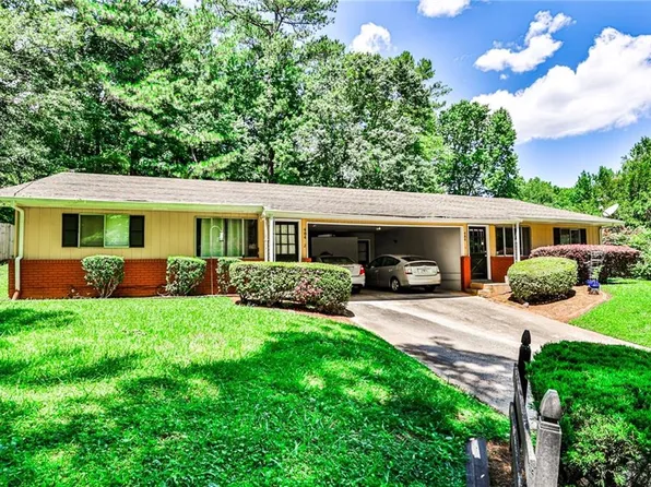 484 Hemlock Dr, Pine Lake, GA 30072