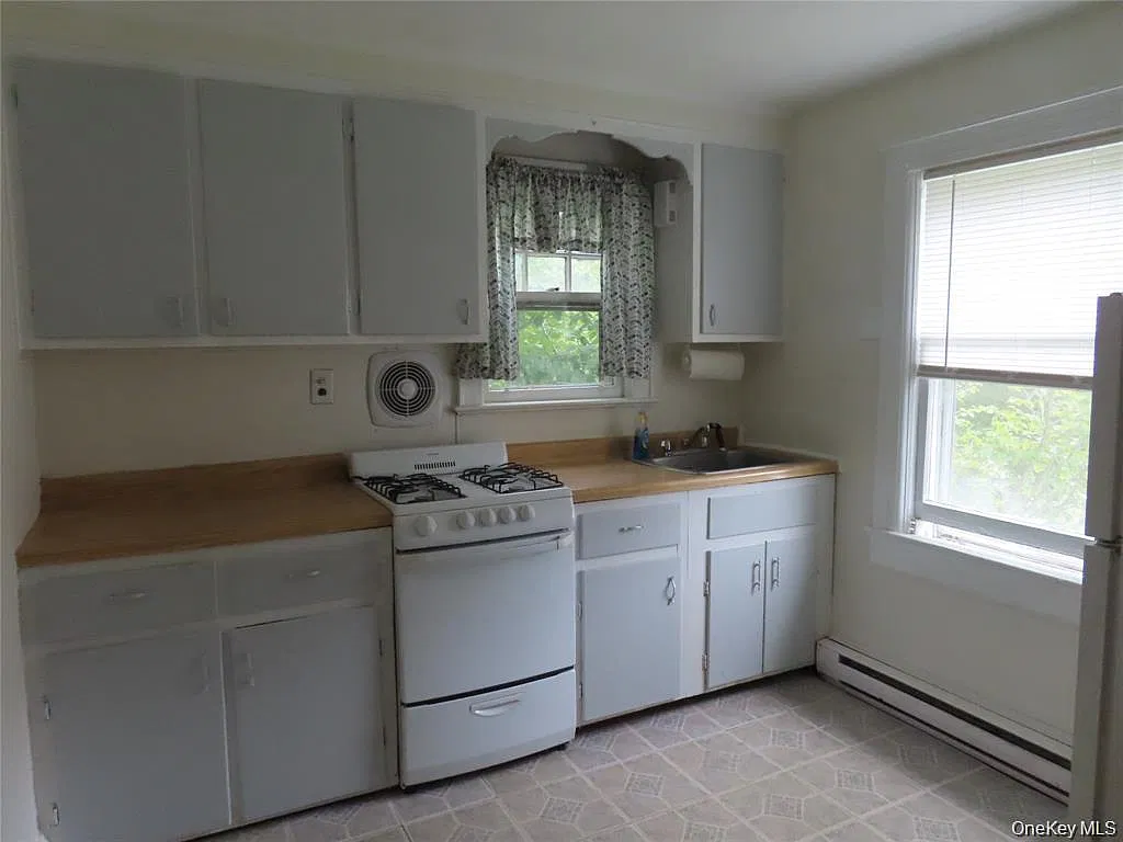 3 bed, 1.0 bath, 1476 sqft, $2,600 — Photo 4