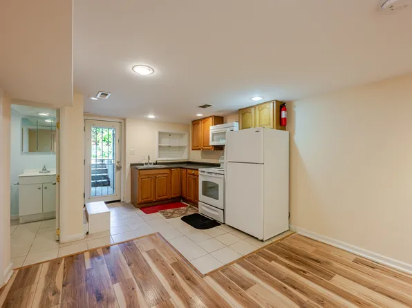 1234 E St NE, Washington, DC 20002