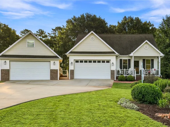 104 Windy Point N, Townville, SC 29689