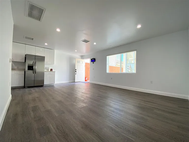 428 1/2 N Harvard Blvd — Photo 5
