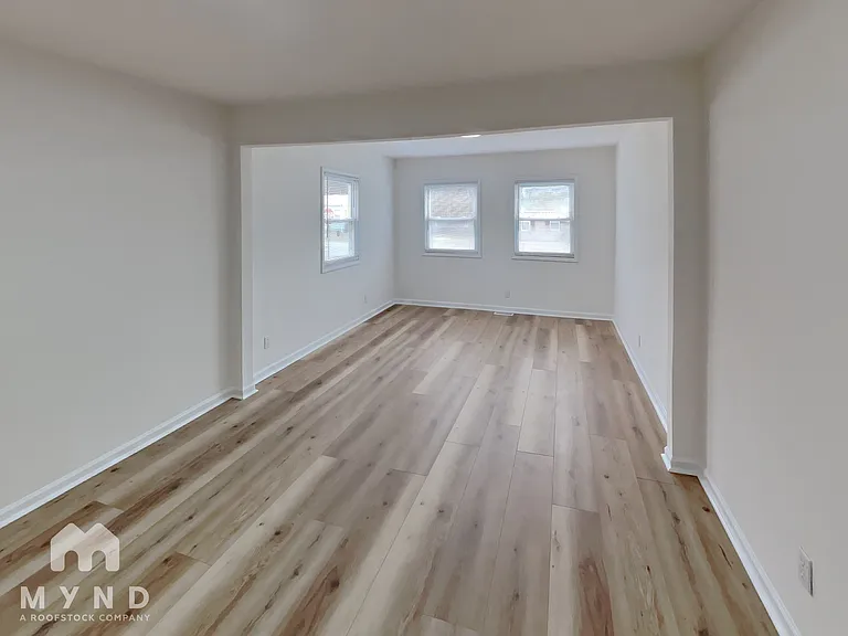 302 Clancy St — Photo 10