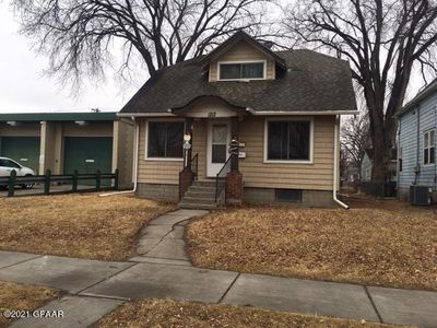 1212 University Ave, Grand Forks, ND, 58203