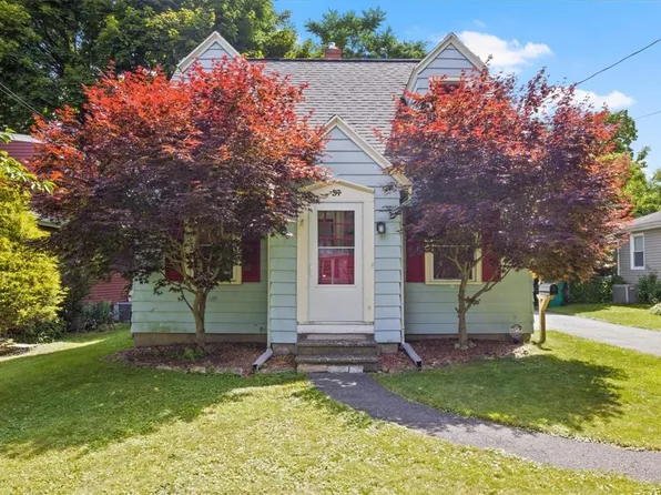 34 Seacliffe Rd, Rochester, NY 14622