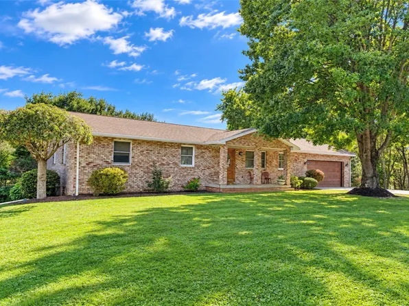 2924 Glenda Dr, New Castle, PA 16101