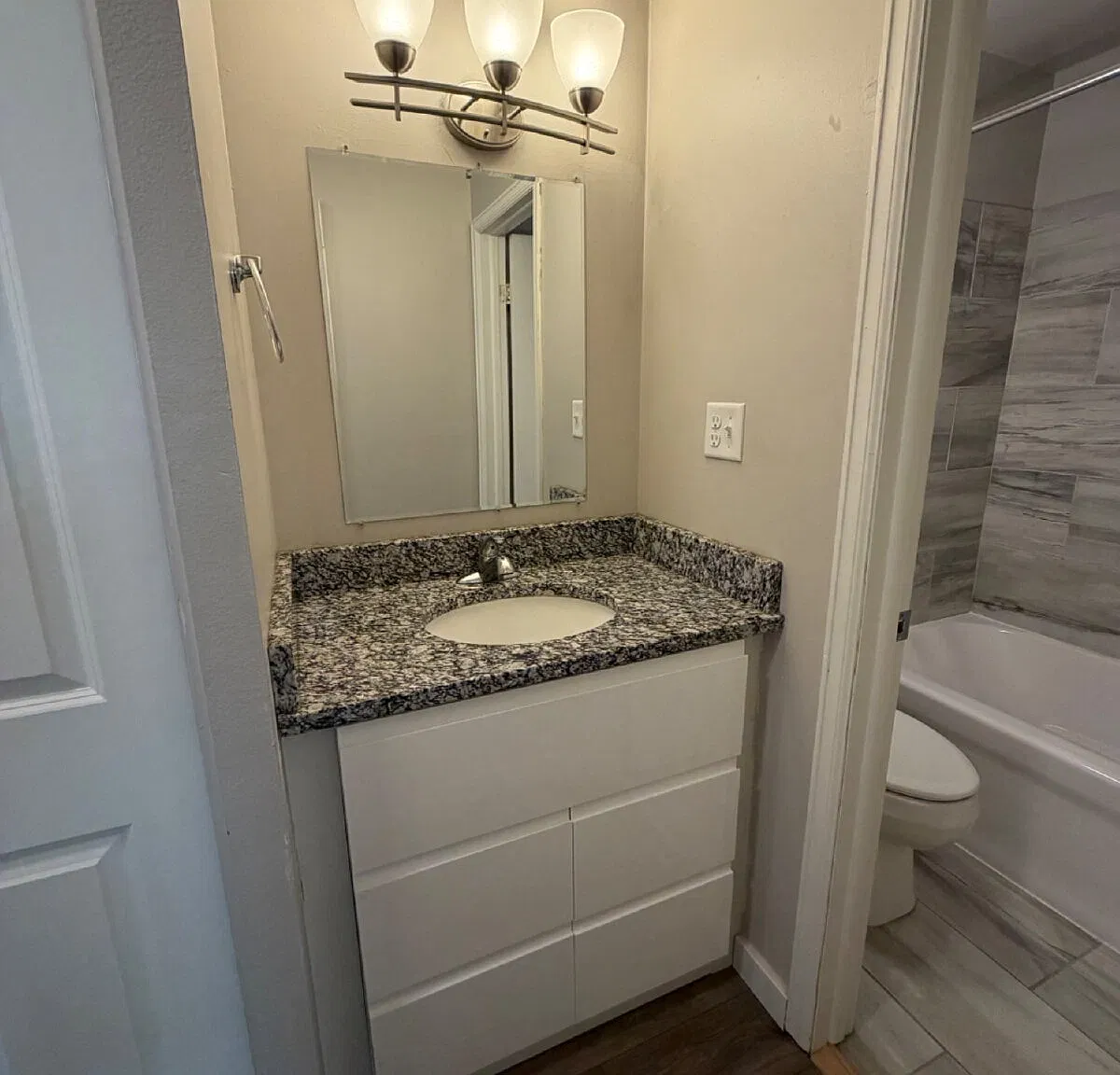 1 bed, 1.0 bath, $1,000 — Photo 3