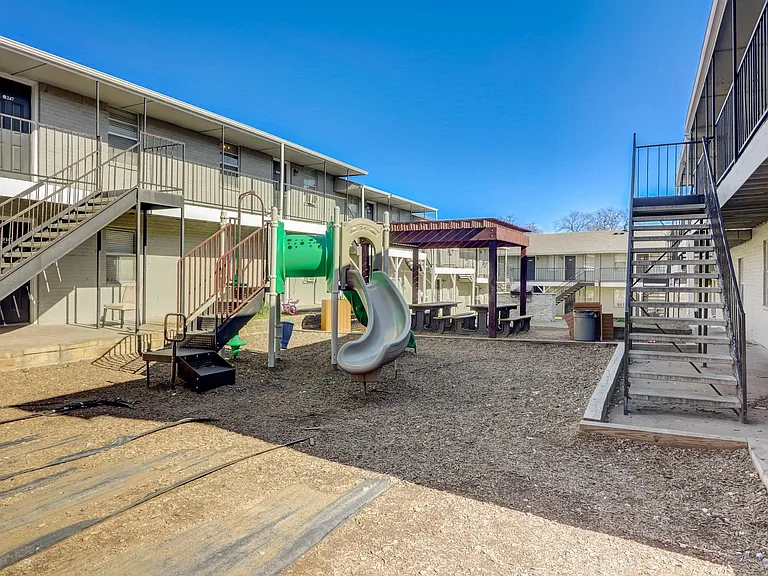 Polk Villas — Photo 34
