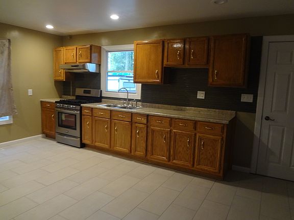 2nd image of 131 Hickory Dr
