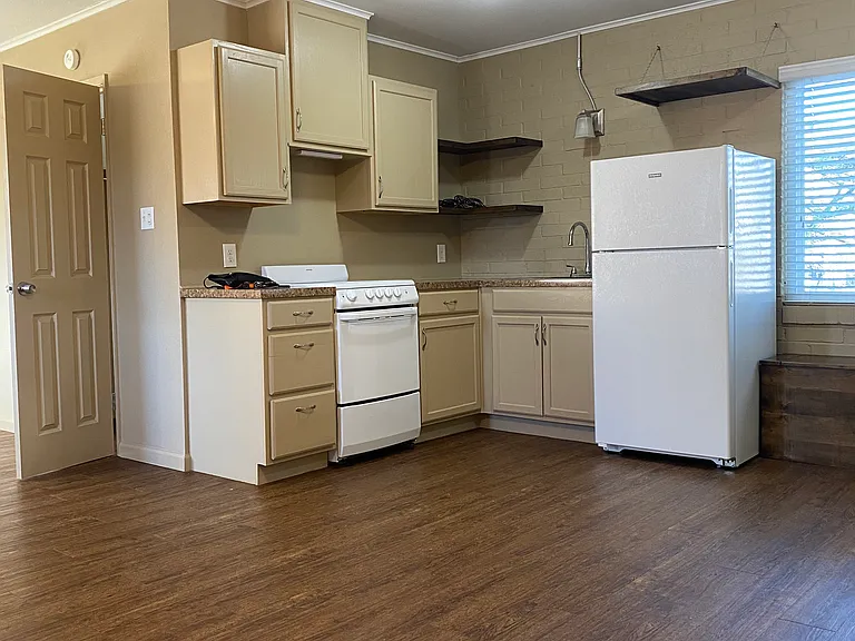 1226 S Saint Louis Ave #7 — Photo 4