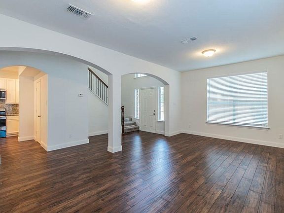 5th image of 3007 Kingsbury Dr