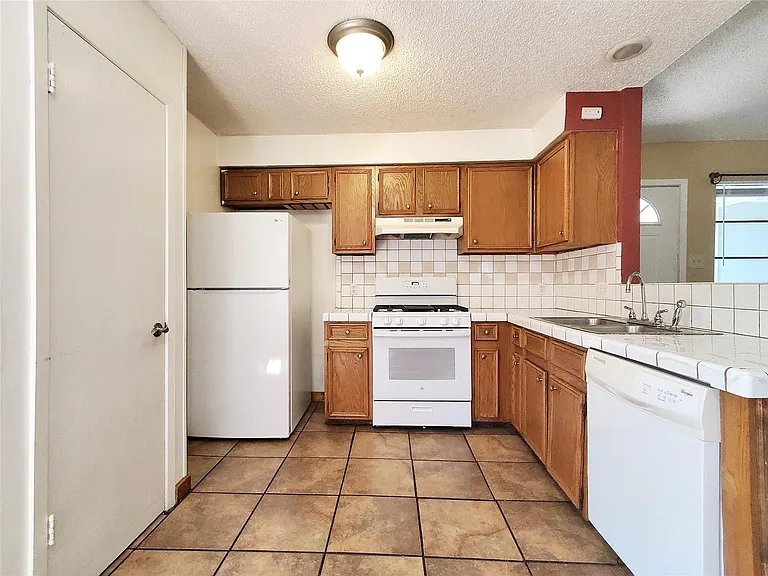 2400 Berkett Dr #A — Photo 6